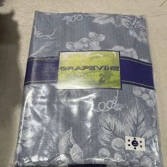 Grapevine Indoor/Outdoor Vinyl Tablecloth 70" Round - Blue - Picture 3 of 5